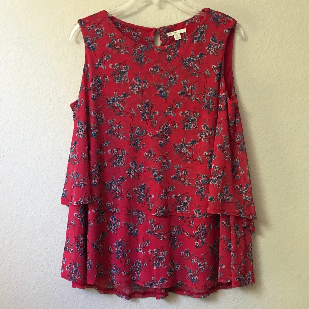 Est. 1948 Sleeveless Red Blue White Floral Layered Blouse Size Medium